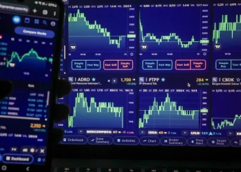 IHSG Menguat, Saham BREN dan TPIA Cetak Kenaikan Tajam