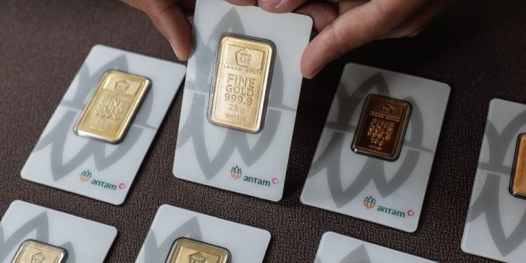 Harga Emas Antam Turun, Termurah Rp985.500 per Gram